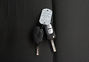 Renault MASTER 2.3DCi 135PK L2H2 | Navigatie | Camera | Betimmering | 3-Persoons | Trekhaak