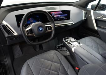 BMW iX xDrive40 Business Edition Plus 77 kWh M Gold Edition- Stoelmassage, Harman Kardon, 3D Camera, Stoelventilatie, Head Up, CoPilot Pack