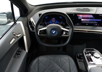 BMW iX xDrive40 Business Edition Plus 77 kWh M Gold Edition- Stoelmassage, Harman Kardon, 3D Camera, Stoelventilatie, Head Up, CoPilot Pack