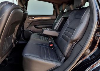 Renault Arkana 1.6 E-Tech hybrid 145 E-Tech engineered Automaat / Bose Audio / Lederen/Alcantara Bekleding / Cruise Control Adaptief / Dodehoekdetectie
