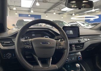 Ford FOCUS EcoBoost 125 pk ST Line | Full LED | 18″ | Navi | Clima | Cruise | Apple Carplay | PDC V+A