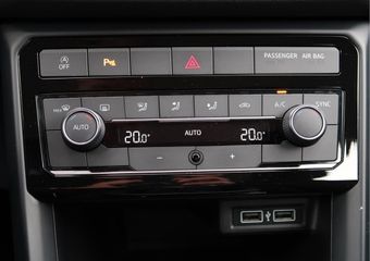 Volkswagen T-Cross 1.0 TSI Life Executive | climate contr | 17” | park-sensoren | camera |