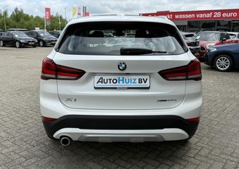 BMW X1 xDrive25e xLine Panoramadak Stuurverwarming Head-Up Display Achteruitrijcamera ACC