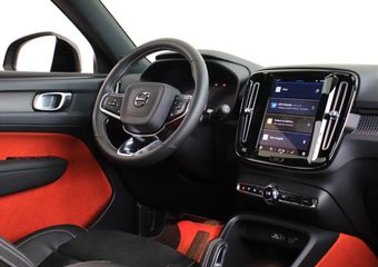 Volvo XC40 Recharge P8 AWD R-Design | 360º camera | Stoel- en stuurverwarming | Keyless