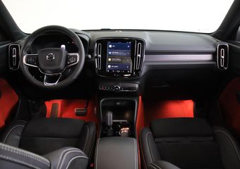 Volvo XC40 Recharge P8 AWD R-Design | 360º camera | Stoel- en stuurverwarming | Keyless