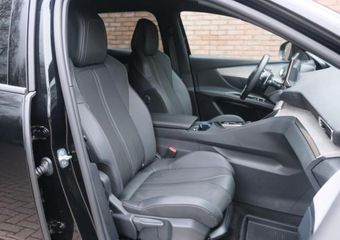 Peugeot 3008 1.2 PureTech 130pk EAT8 GT | Black Pack | Navi | App Connect | Adaptive Cruise | Keyless | Elektrische Achterklep