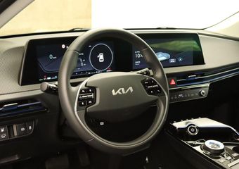 KIA EV6 Plus 77.4 kWh – ORIGINEEL NEDERLANDSE AUTO – STOELVENTILATIE VOORZIJDE – STOELVERWARMING VOOR + ACHTER – AUDIO INSTALLATIE PREMIUM (MERIDIAN SURROUND) – CRUISE CONTROL ADAPTIEF – ELEKTRISCHE STOELEN VOORZIJDE – MEMORY SEAT BESTUURDERSZIJDE – KUNSTLEDEREN