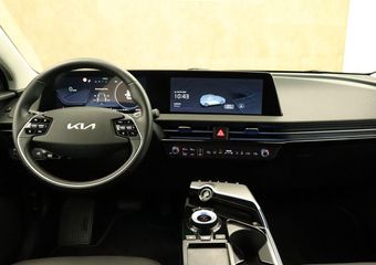 KIA EV6 Plus 77.4 kWh – ORIGINEEL NEDERLANDSE AUTO – STOELVENTILATIE VOORZIJDE – STOELVERWARMING VOOR + ACHTER – AUDIO INSTALLATIE PREMIUM (MERIDIAN SURROUND) – CRUISE CONTROL ADAPTIEF – ELEKTRISCHE STOELEN VOORZIJDE – MEMORY SEAT BESTUURDERSZIJDE – KUNSTLEDEREN