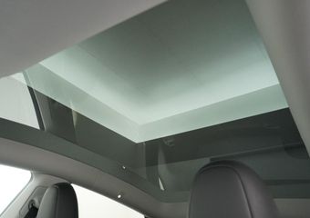 Tesla Model Y Long Range 514PK AWD 75kWh Trekhaak-1600KG Warmtepomp Full-Self-Driving Computer 3 Leder 19″ GSM-Sleutel Stoelverw.- V+A+Stuur+Voorruit Adap.Cruise Navi Ecc Keyless PDC-a+v Elek.Achterklep Lmv Led Standkachel 4WD LR 1e Eigenaar, origineel Nederlands Gelev