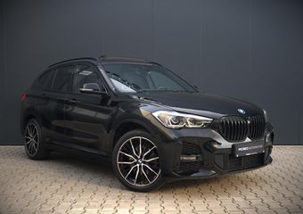 BMW X1 xDrive25e High Executive M Sport | Panoramadak | Leer | Head-Up Display | Camera | Shadowline | Keyless | Adaptive Cruise Control | Navigatie Prof. | Stoelverwarming | Elek. Achterklep | Ambiance Verlichting