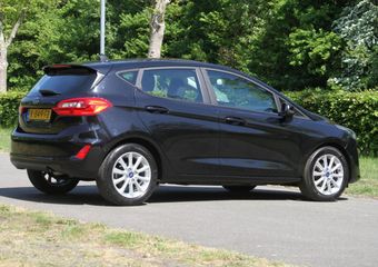 Ford FIESTA 1.0 EcoBoost 95pk Connected / Naviagtie / Parkeersensoren voor én achter / Sportvelgen / Cruise control / 1e eigenaar