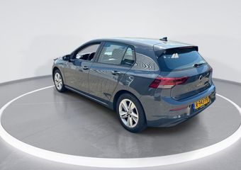Volkswagen GOLF 1.0 eTsi 110pk DSG Life · Apple/Android Car Play · Navi · P-Sensoren · Sfeerverlichting · 16” Inch · Garantie t/m 26-10-2026 of 100.000km