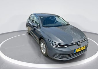 Volkswagen GOLF 1.0 eTsi 110pk DSG Life · Apple/Android Car Play · Navi · P-Sensoren · Sfeerverlichting · 16” Inch · Garantie t/m 26-10-2026 of 100.000km