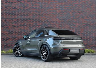 Porsche MACAN 4 100 kWh *Pas. Display*BOSE*Pano*HUD*