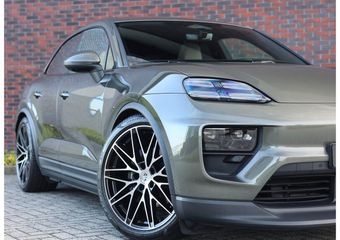 Porsche MACAN 4 100 kWh *Pas. Display*BOSE*Pano*HUD*