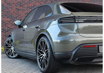 Porsche MACAN 4 100 kWh *Pas. Display*BOSE*Pano*HUD*