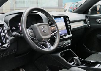 Volvo XC40 Recharge P8 AWD R-Design Automaat | Camera | Alcantara