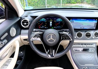 Mercedes-Benz E-KLASSE 200 Luxury Aut. Pano|Leder|Burmester|1e Eig|360cam|Zeer Luxe!