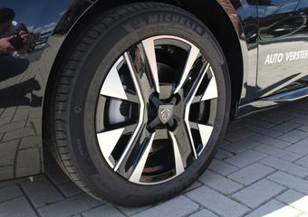 Peugeot 208 1.2 Hybrid 110PK e-DCS6 Allure Navigatie, 360 camera, Lichtmetalen velgen, Parkeerhulp voor & achter, Cruise Control