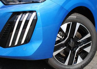 Peugeot e-208 Style 50 kWh 136PK Navigatie, Parkeersensoren voor & achter, Stoelverwarming, Led Koplampen