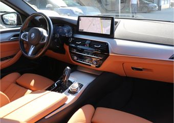 BMW 5-SERIE 530e xDrive High Executive I Leder I Trekhaak I Camera