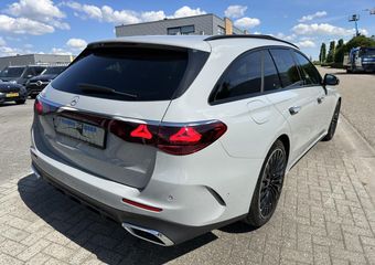 Mercedes-Benz E-estate 300 e AMG Line Night Alpingrau | Pano-dak | Trekhaak | 360-Camera |
