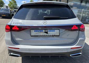 Mercedes-Benz E-estate 300 e AMG Line Night Alpingrau | Pano-dak | Trekhaak | 360-Camera |