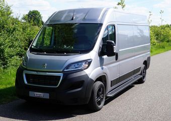 Peugeot BOXER 2.2 BlueHDi 140 L3H2 3.5t |Airco |Carplay |Cruise |Camera |Parkeersensoren |3500 KG |140 pk |Metallic |Android auto |Bluetooth |Elektrisch verstelbare ramen en spiegels
