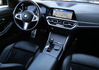 BMW 3-SERIE 330i High Executive M-Pakket / Carplay / Head-Up