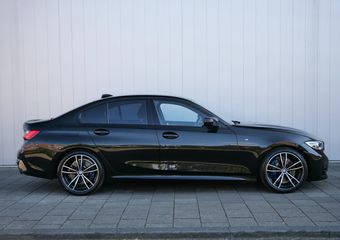 BMW 3-SERIE 330i High Executive M-Pakket / Carplay / Head-Up