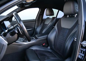BMW 3-SERIE 330i High Executive M-Pakket / Carplay / Head-Up