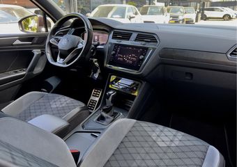 Volkswagen TIGUAN 1.5 TSI AUT7 3X R-LINE BLACK-LINE LEDER NAVI CAMERA  DIGI-DASH APPLE-CARPLAY IQ-DRIVE LED LMV PDC