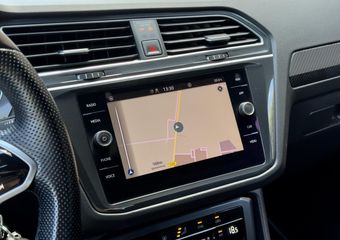 Volkswagen TIGUAN 1.5 TSI AUT7 3X R-LINE BLACK-LINE LEDER NAVI CAMERA  DIGI-DASH APPLE-CARPLAY IQ-DRIVE LED LMV PDC