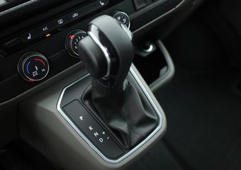 Volkswagen TRANSPORTER 2.0 TDI – 150pk DSG-Automaat | Dubb. Cabine | Digitaal Cockpit | Airco | Navi | Cruise | 2x Schuifdeur | Pure Grey | BPM Vrij!