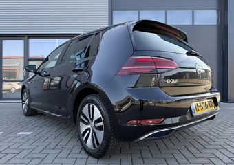Volkswagen e-Golf E-DITION ?SOH 93% ?Virtual Cockpit ?Full LED ?Warmtepomp ?Keyless ?Sfeerverlichting ?BLIS ?Navigatie ?Climate ?Adapt. Cruise ?Parkeersensoren ?Lichtmetaal