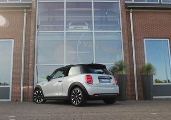Mini Electric Mini Yours 33 kWh | 1e eigenaar | inc BTW | NL auto | Pano | Head-up | Harman-kardon | Camera | LED | Sportstoelen | Leer | DAB | PDC | Climate control | ?