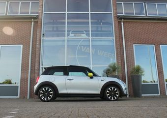 Mini Electric Mini Yours 33 kWh | 1e eigenaar | inc BTW | NL auto | Pano | Head-up | Harman-kardon | Camera | LED | Sportstoelen | Leer | DAB | PDC | Climate control | ?