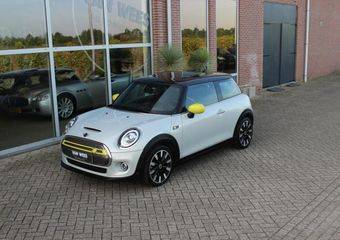Mini Electric Mini Yours 33 kWh | 1e eigenaar | inc BTW | NL auto | Pano | Head-up | Harman-kardon | Camera | LED | Sportstoelen | Leer | DAB | PDC | Climate control | ?