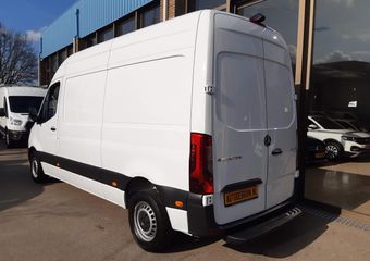 Mercedes-Benz SPRINTER 150Pk L2/H2 MBux Navigatie Camera 3-Persoons Trekhaak