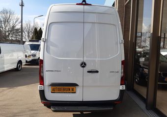 Mercedes-Benz SPRINTER 150Pk L2/H2 MBux Navigatie Camera 3-Persoons Trekhaak