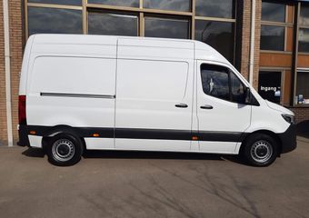 Mercedes-Benz SPRINTER 150Pk L2/H2 MBux Navigatie Camera 3-Persoons Trekhaak