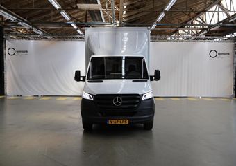 Mercedes-Benz SPRINTER 317 CDI Aut. | Bakwagen met DHollandia Laadklep | Zijdeur | NIEUW! | MBUX 10″ | LED | Groot Navigatie | Airco | Cruise Control | Lederen Stuurwiel | Carplay / Android Auto