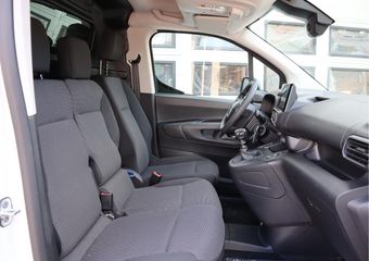 Toyota PROACE City 1.5D Euro 6 – Apple Carplay – 3 Zits