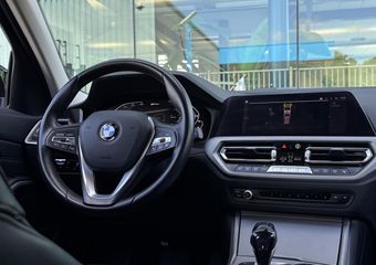 BMW 3-SERIE Touring 330e xDrive Business Edition Plus M Sport | Draadloze Telefoonlader | Dealer Onderhouden